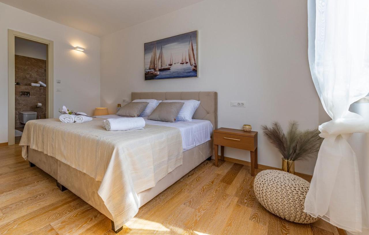 Paradiso Luxury Apartment, *